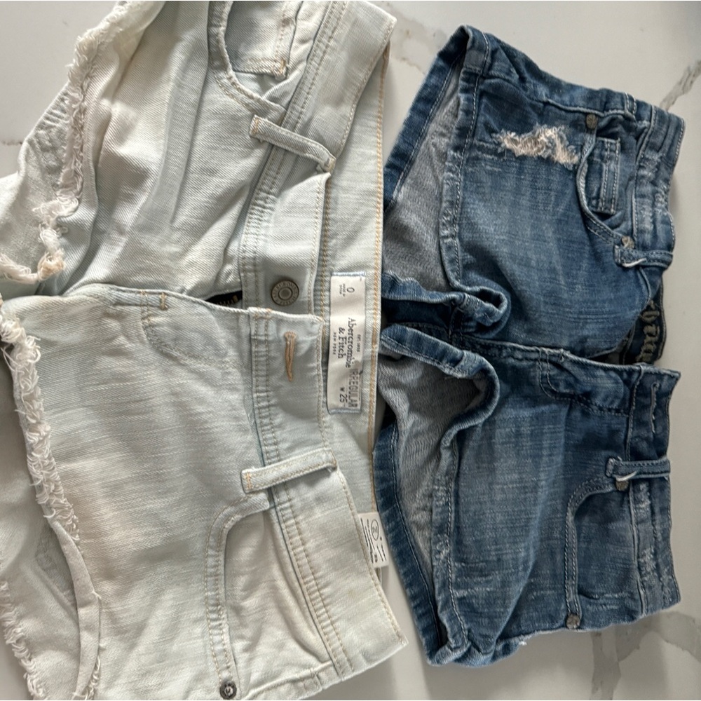 4 pairs of jean shorts